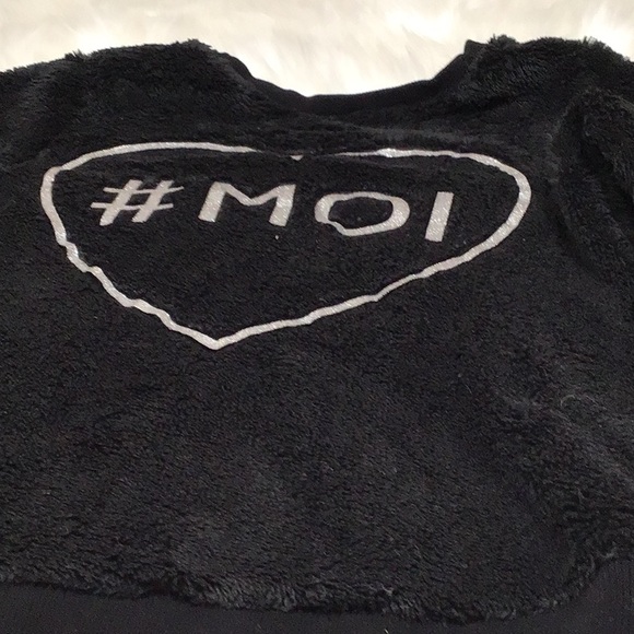 H&M faux fur black sweatshirt with print. - Picture 15 of 16